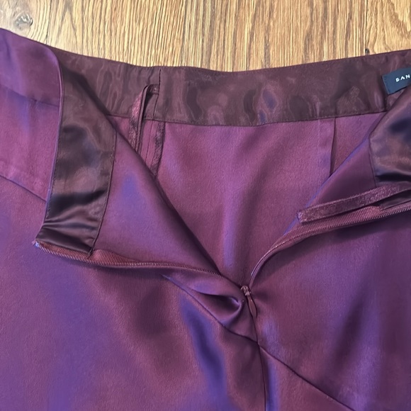 Banana Republic Bias Cut Silk Skirt | Size 4 - Picture 4 of 6
